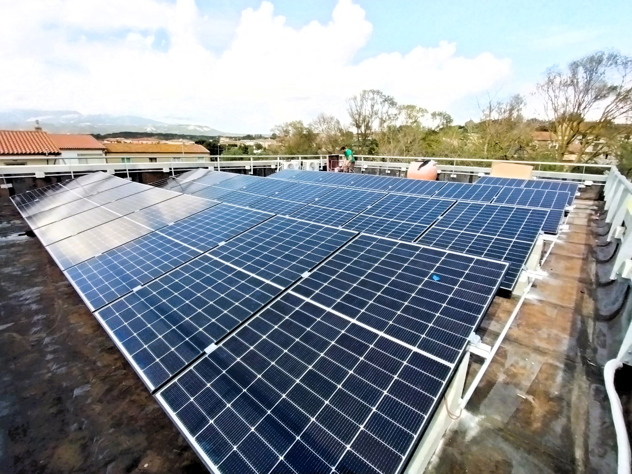 Un impianto fotovoltaico installato da Poste Italiane
